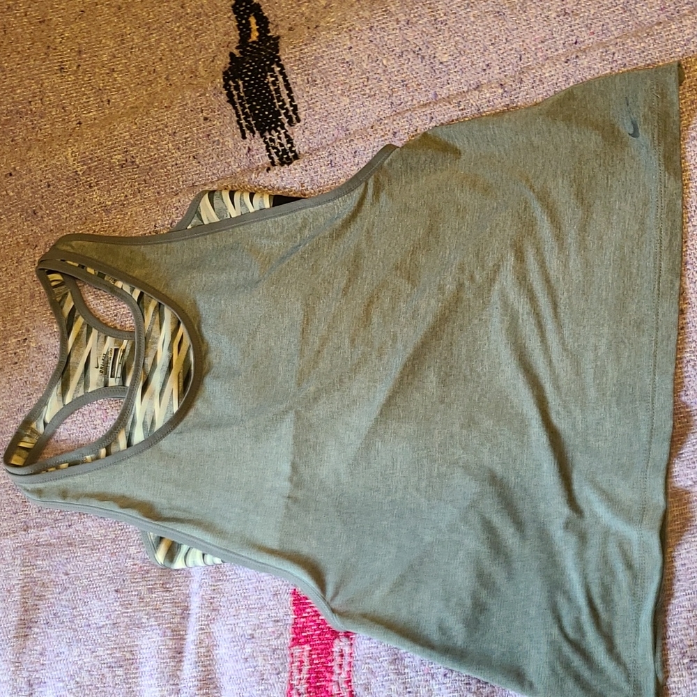 Nike dri fit tank with built-in sports bra - Picture 2 of 8